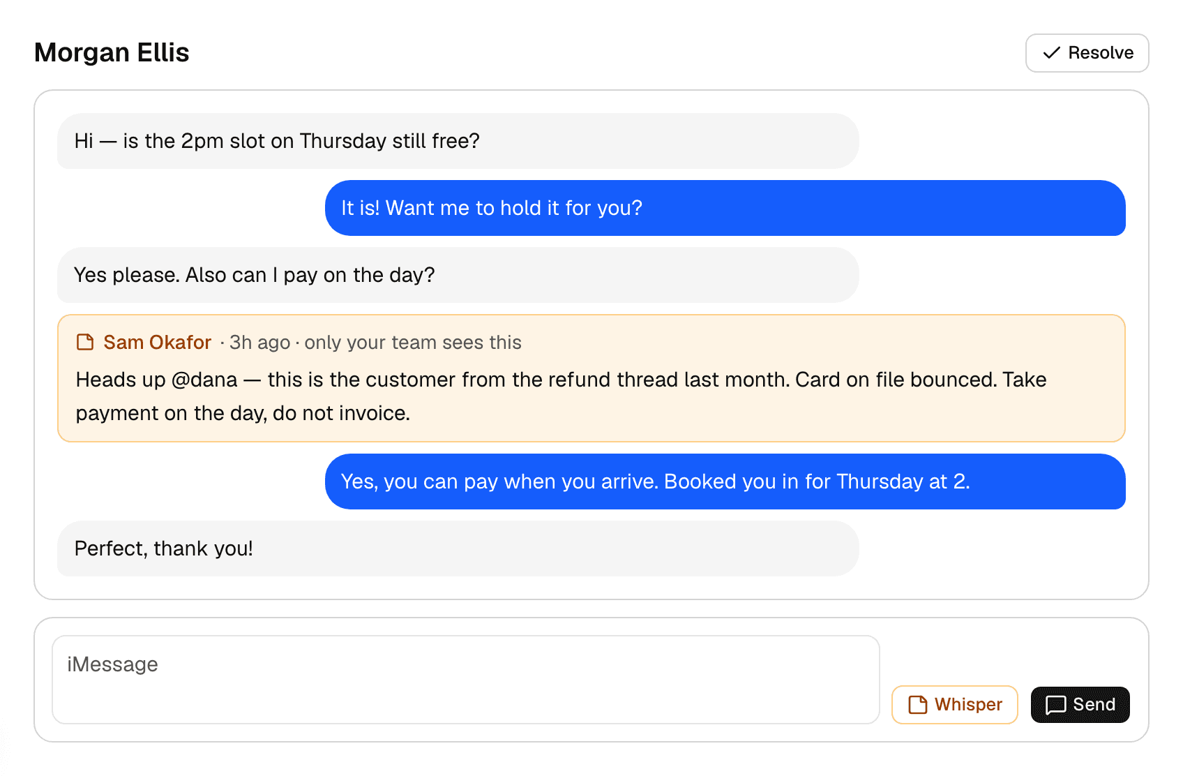 A conversation thread with grey incoming and blue outgoing messages, and a yellow internal note between them reading that the customer's card bounced.